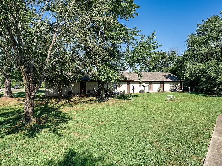 849 Elm St — Photo 33