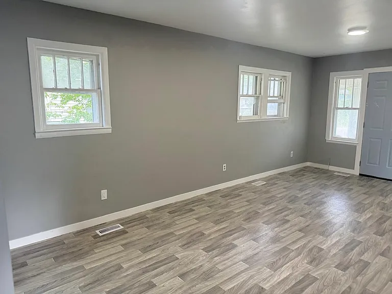 3256 Augusta St — Photo 2