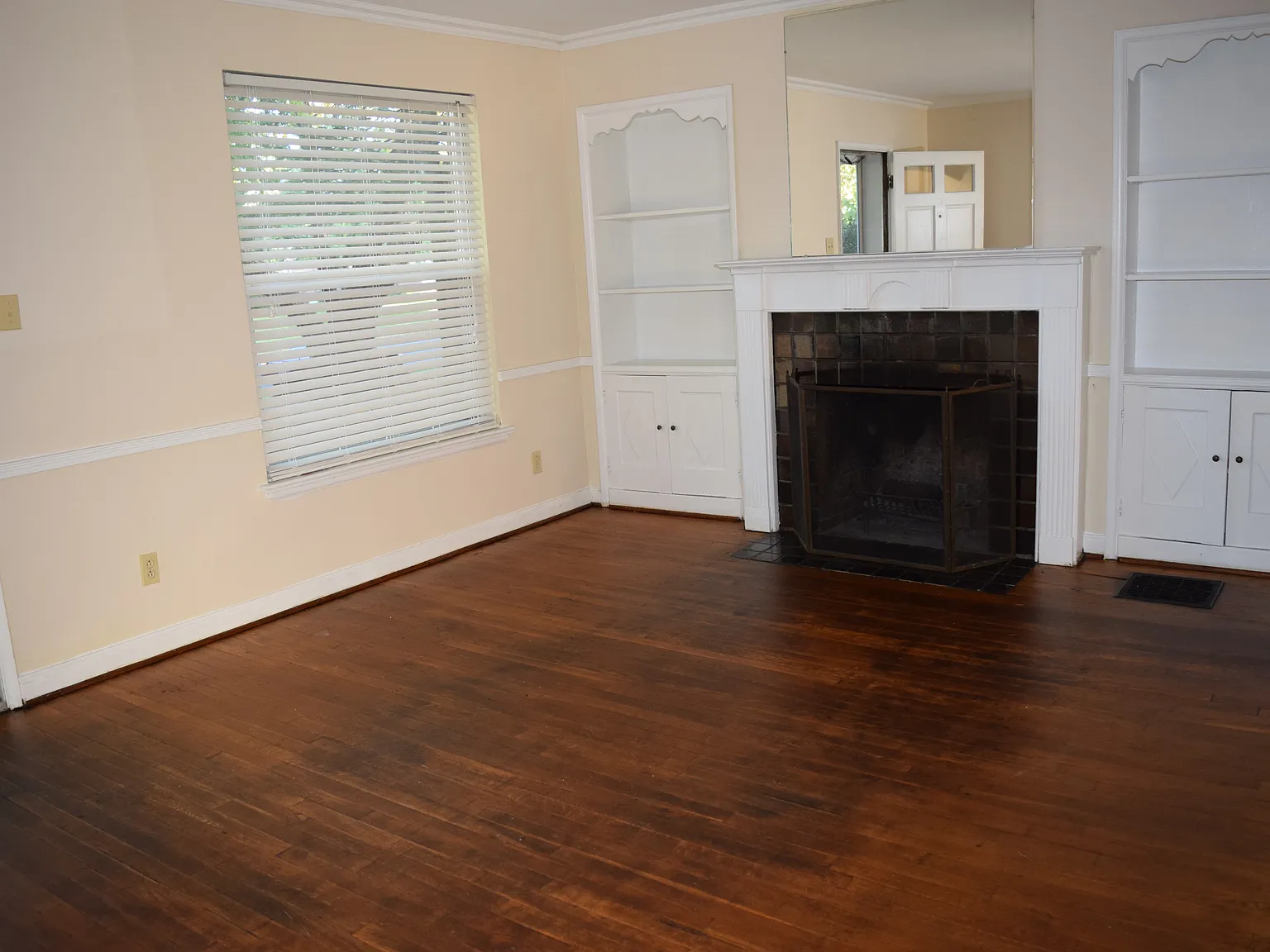 2 bed, 1100 sqft, $1,295 — Photo 2