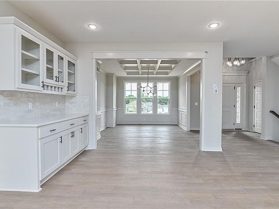 5th image of 6121 Barth Rd