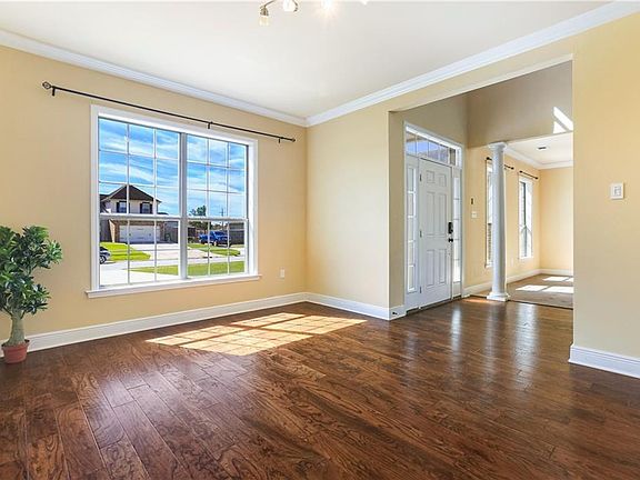 4th image of 9521 Laurel Oak Ln