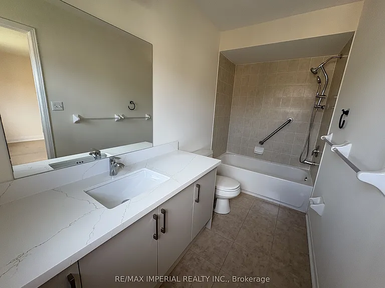 70 Maffey Cres — Photo 9