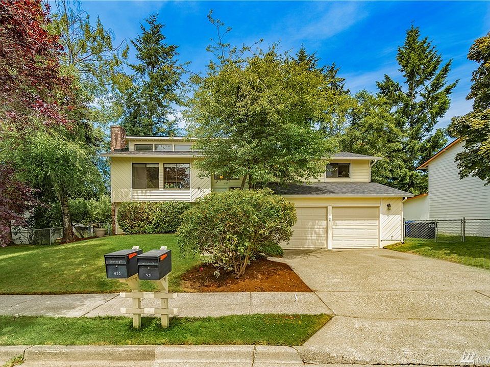 1st image of 922 S 262nd Pl