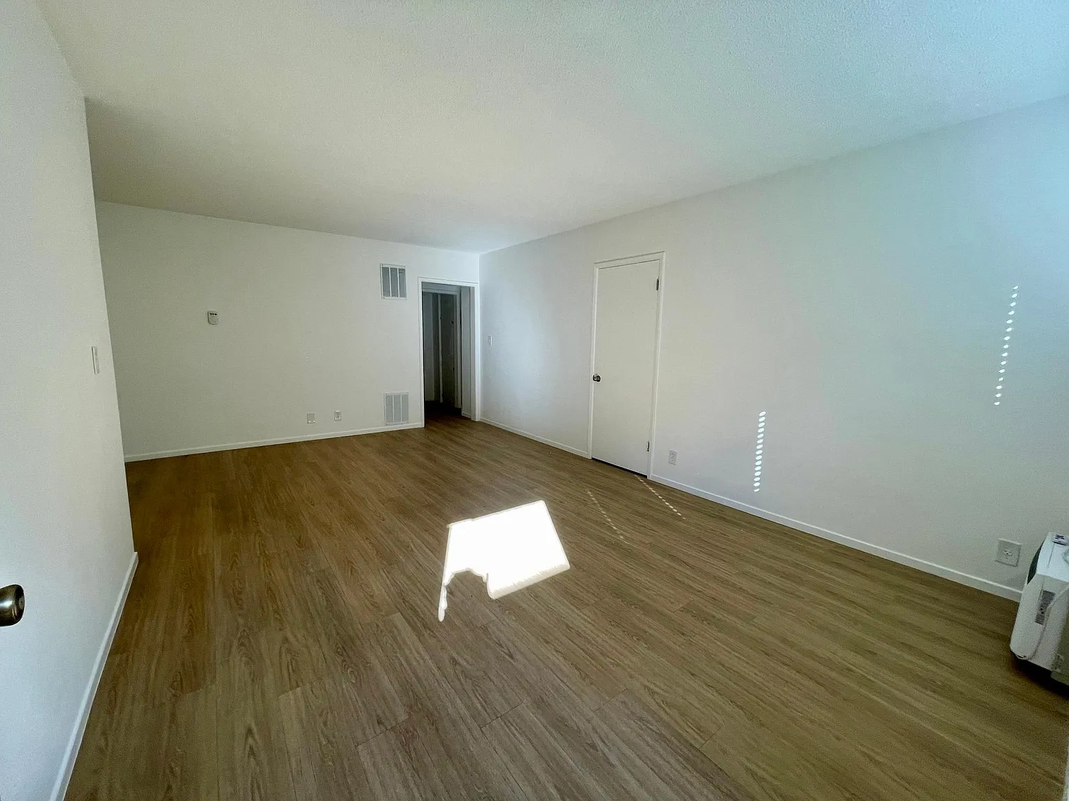 1029 N Hayworth Ave — Photo 2