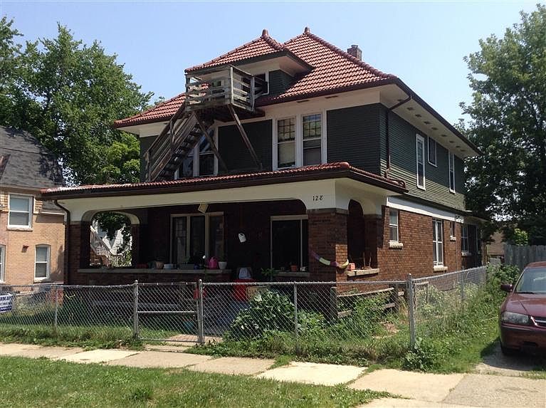 1st image of 128 College Pl