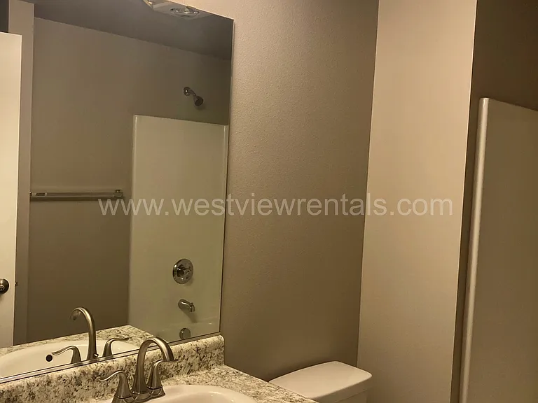 1010 Railroad Ave — Photo 324