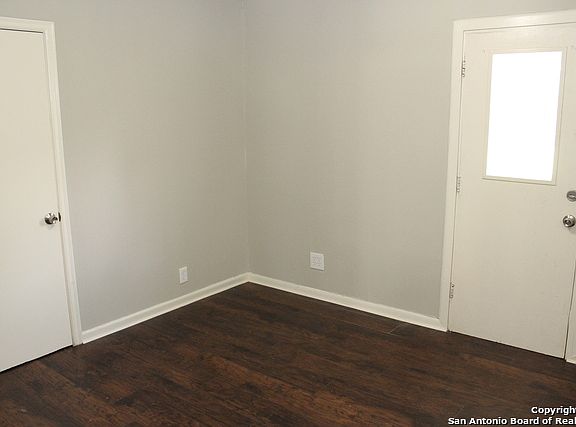 4th image of 118 Killarney Dr