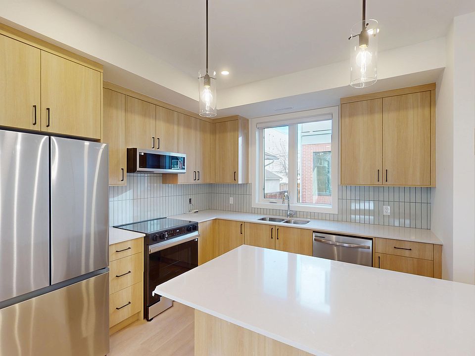 1st image of 1336 10th Ave SE #101