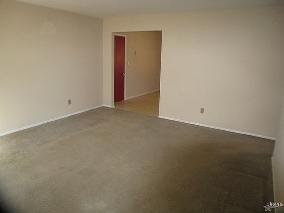 3rd image of 709 Woodcreek Dr