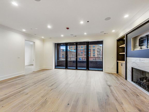 4th image of 4920 N Lincoln Ave #2
