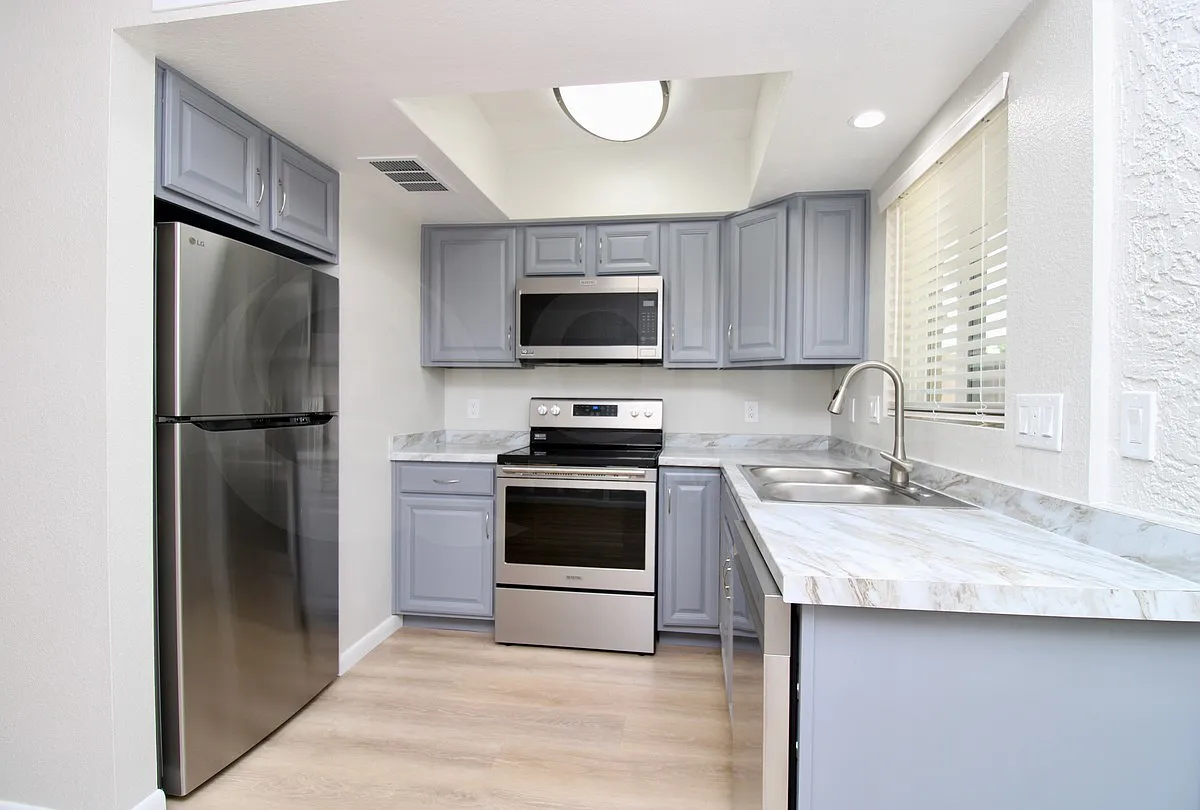 2 bed, 1.0 bath, 782 sqft, $1,697 — Photo 3