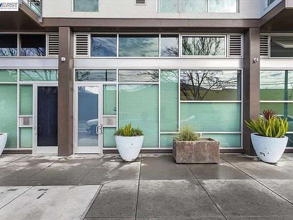 3rd image of 226 2nd St #G2