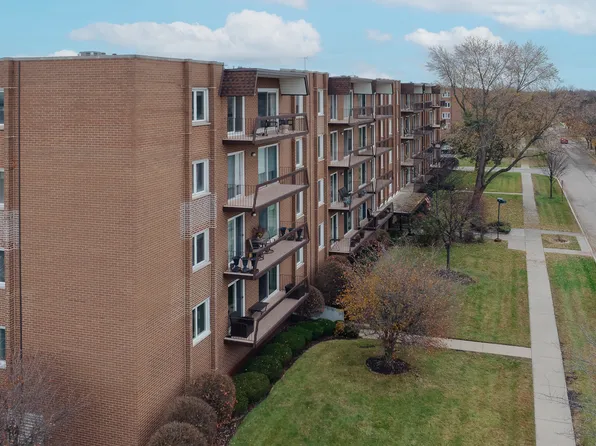 8100 W Foster Ln APT 508, Niles, IL 60714