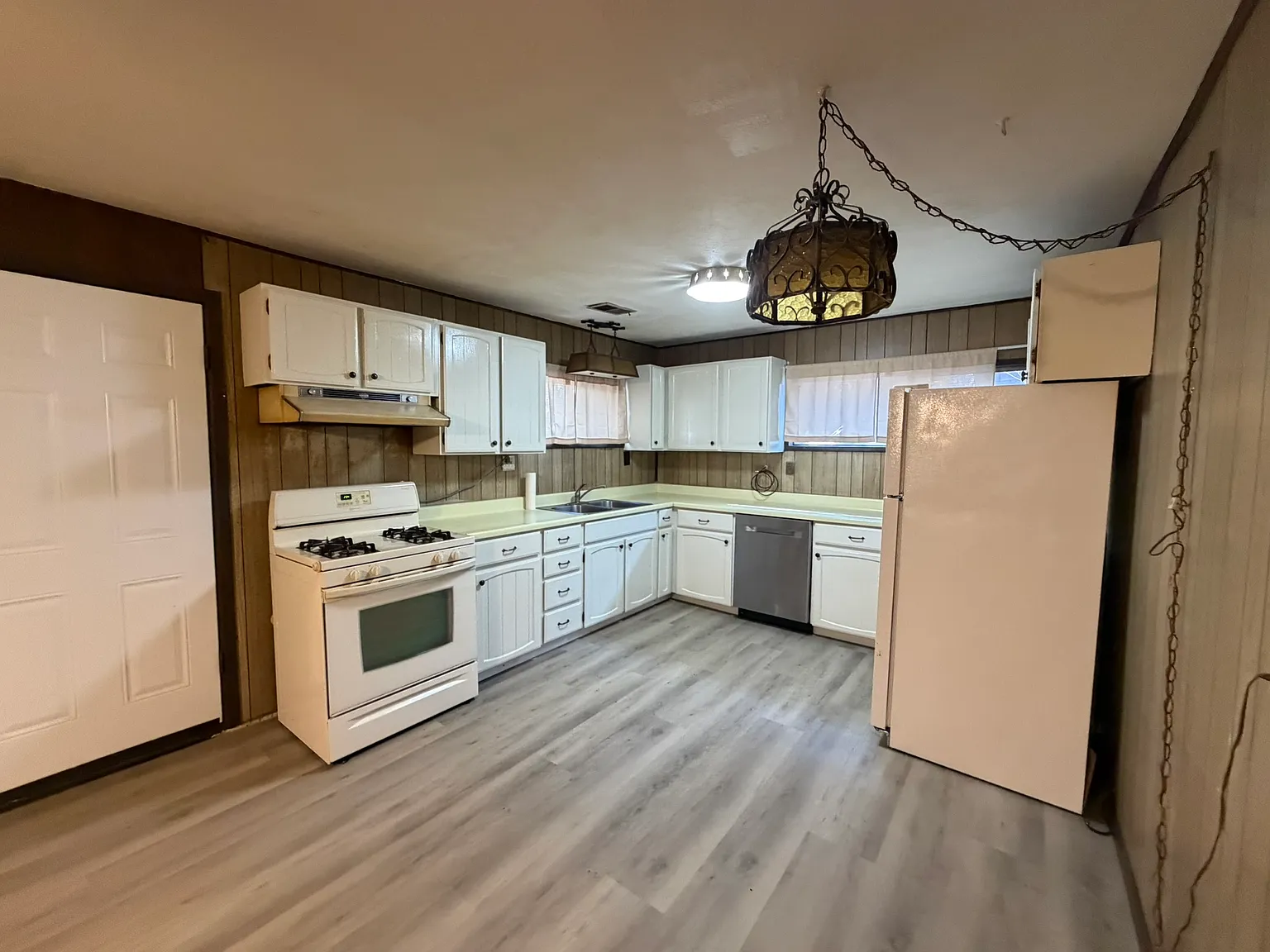 2 bed, 942 sqft, $1,500 — Photo 2
