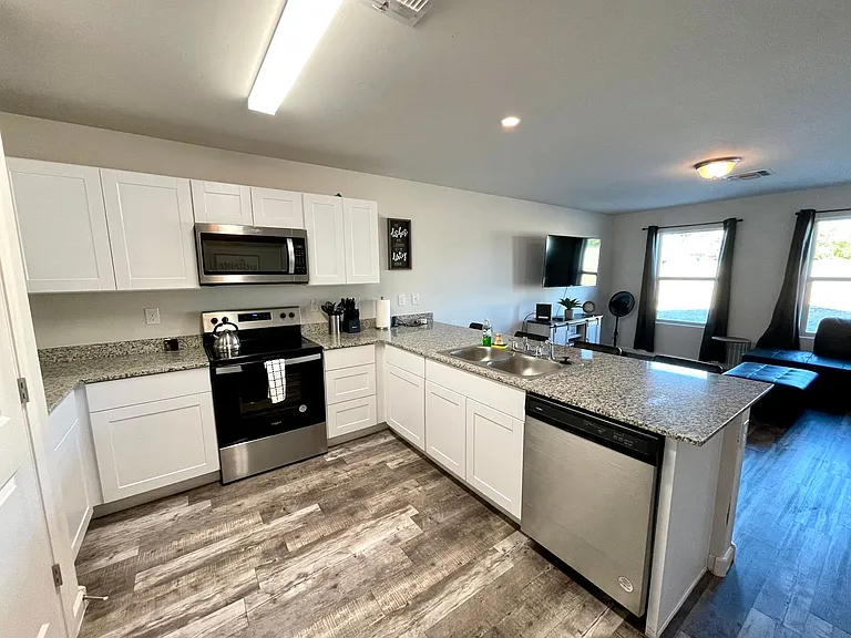 564 Holly St — Photo 11
