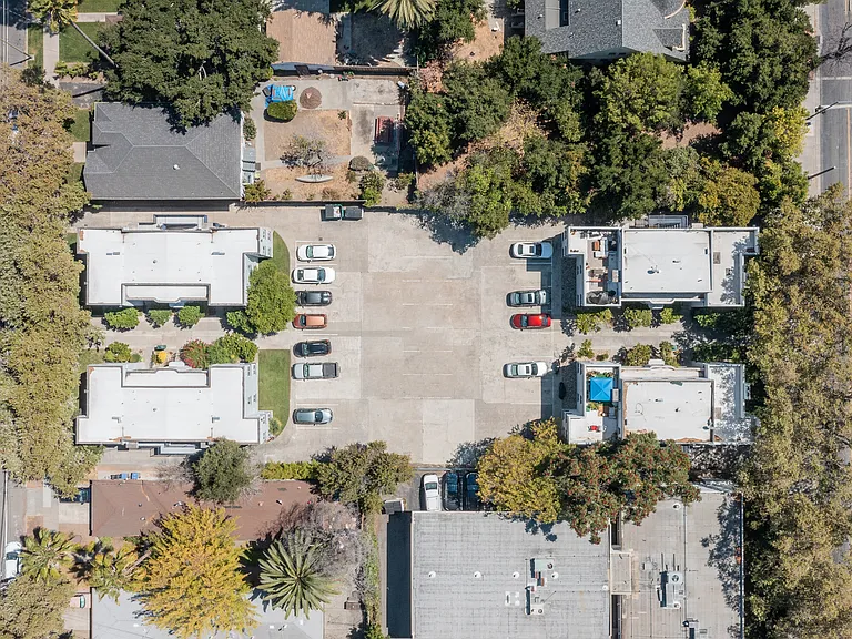 The Maxwell Apartments — Photo 8