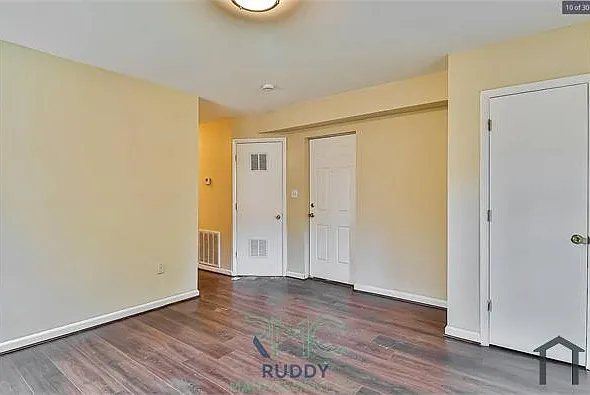 5 bed, 1850 sqft, $5,900 — Photo 2