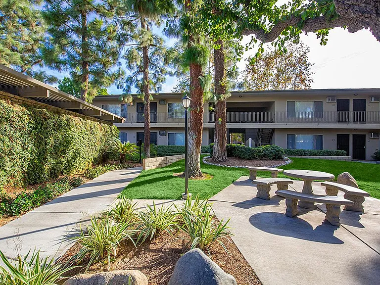 Saddleback Pines Apartment Homes — Photo 10