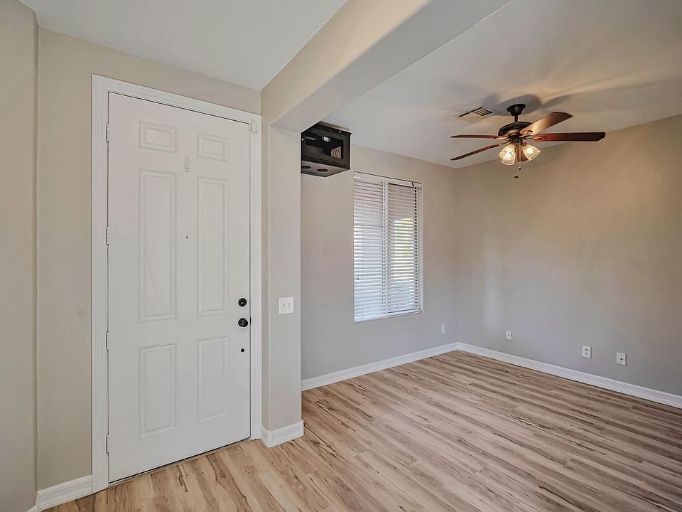 Front Den/office area/receiving area