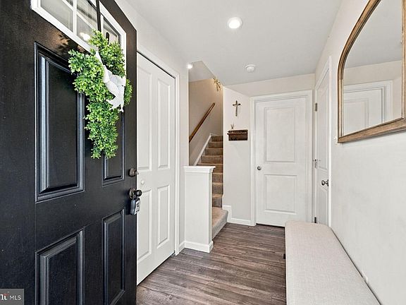 5th image of 292 Sage Cir