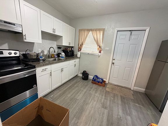 3rd image of 405 NW 18th Avenue