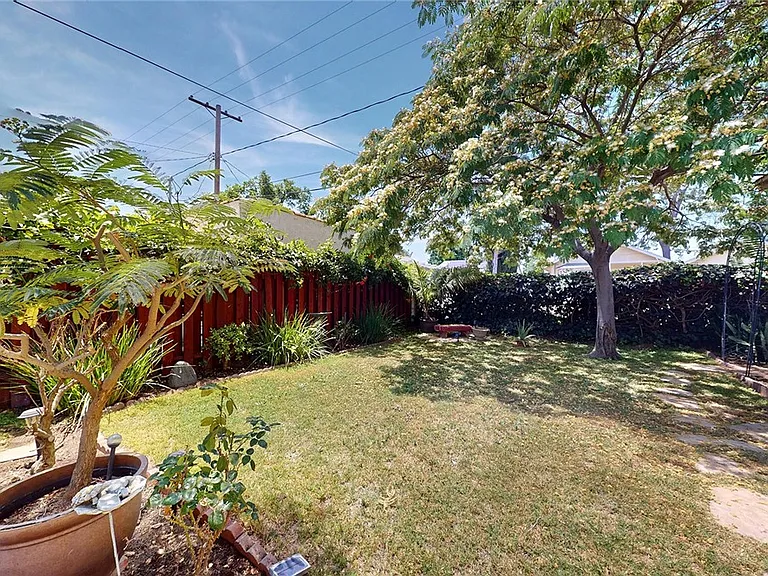 135 N Naomi St — Photo 38