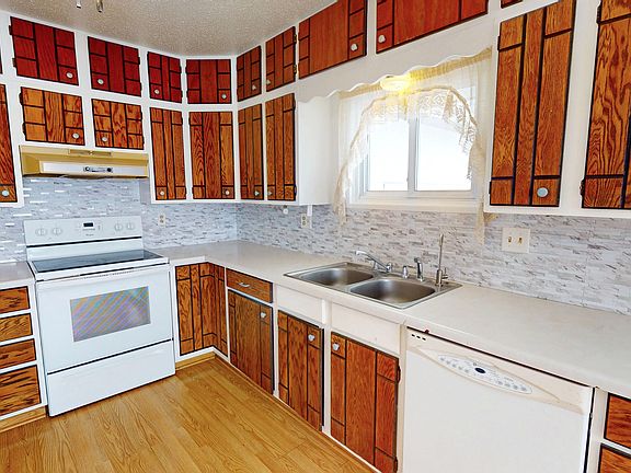4th image of 116 5th St E