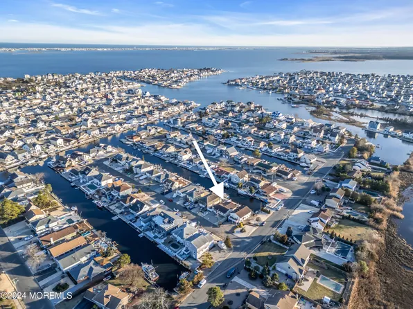 26 Clearwater Way, Toms River, NJ 08753