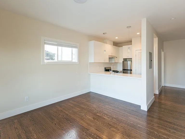 430 Baker — Photo 6
