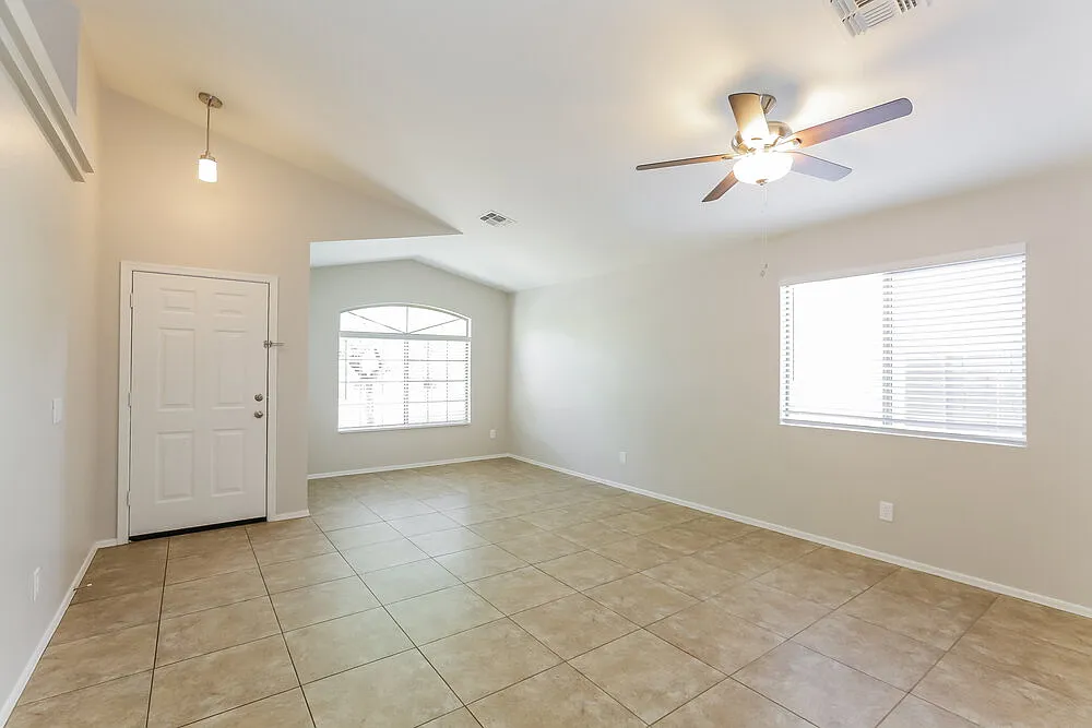 3 bed, 2.0 bath, 1681 sqft, $1,745 — Photo 3