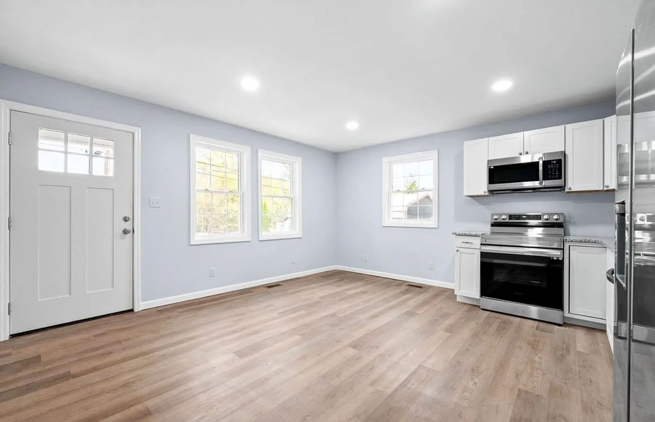2 bed, 1.0 bath, 800 sqft, $1,025 — Photo 2