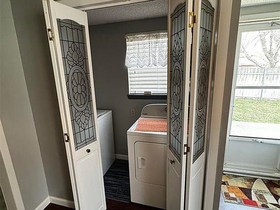 3rd image of 6058 N Sunset Dr