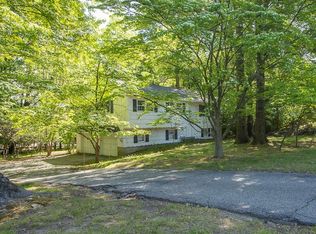 56 Dawn Ln, Airmont, NY 10901