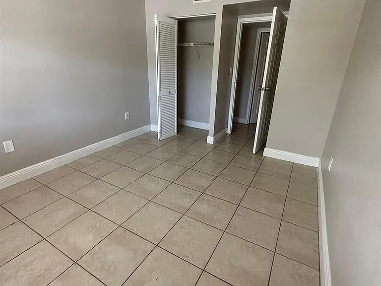 4324 NW 9th Ave #6-2D — Photo 6