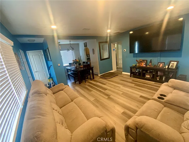206 E Raymond St — Photo 3