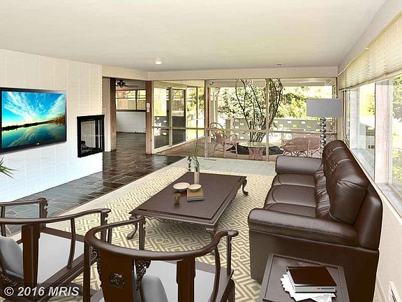 3rd image of 6202 Waterway Dr