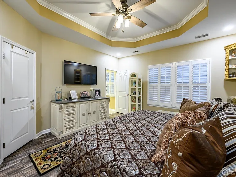 303 Bayside Ct — Photo 5