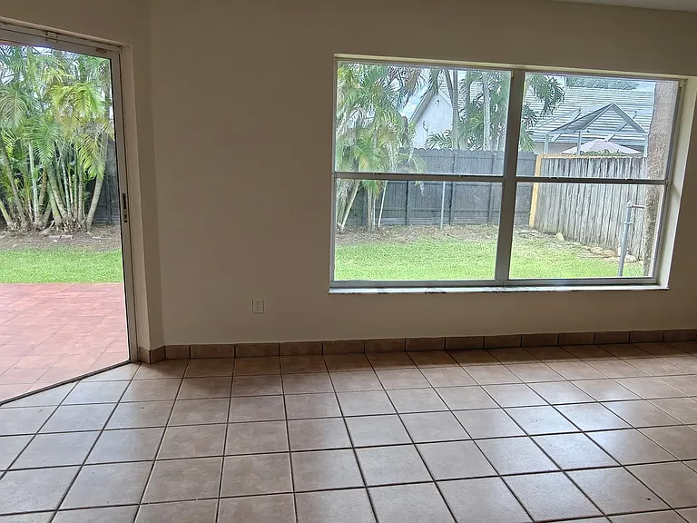 14511 SW 162nd St — Photo 3