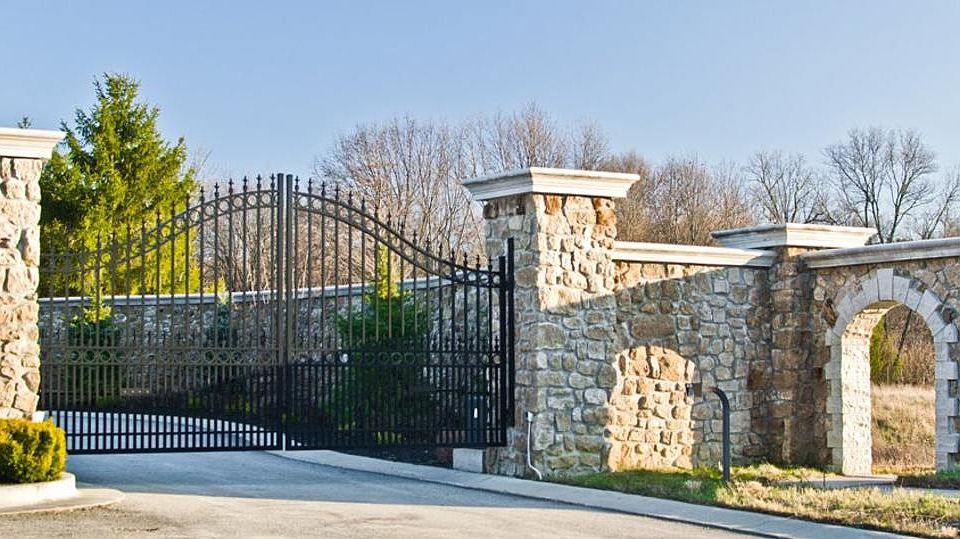 1st image of 4100 Estates Dr
