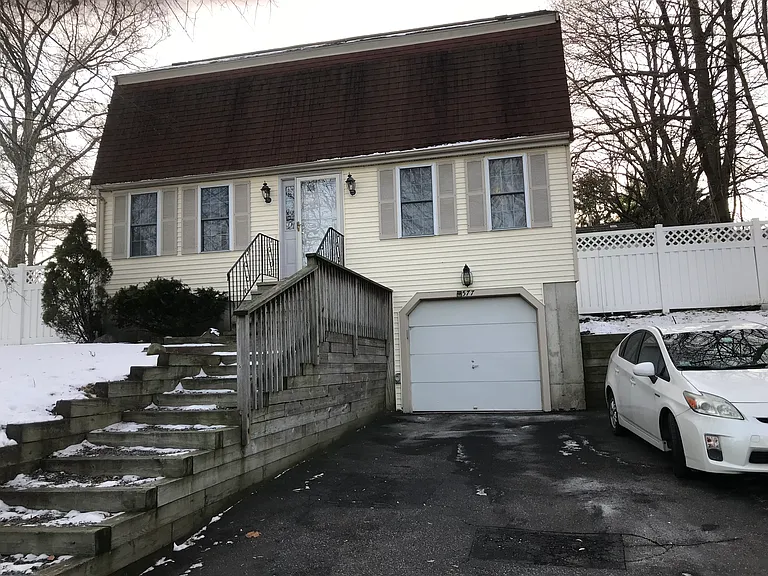 577 Winter St — Photo 63