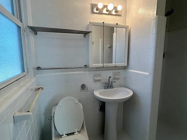 355 Cresham Dr — Photo 18