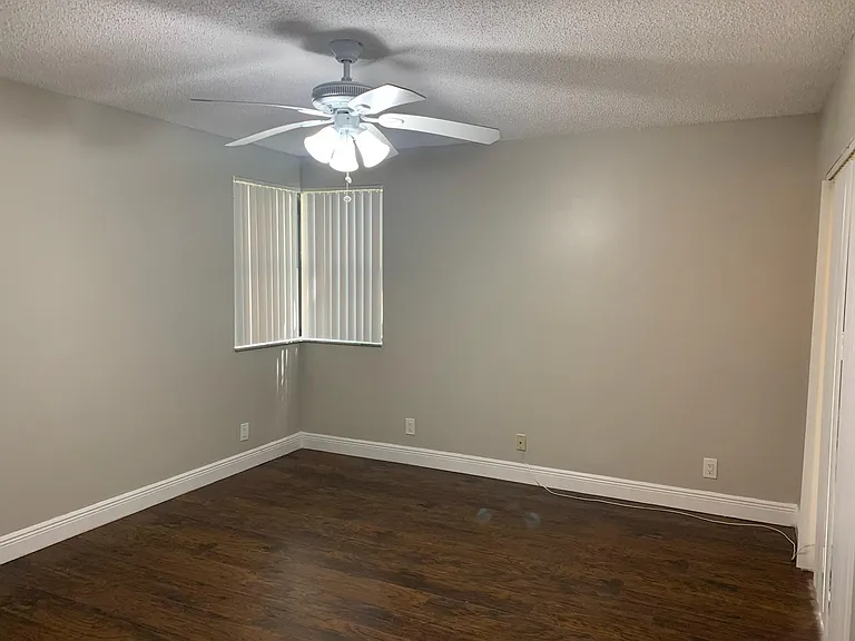 5721 Riverside Dr #102B5 — Photo 4