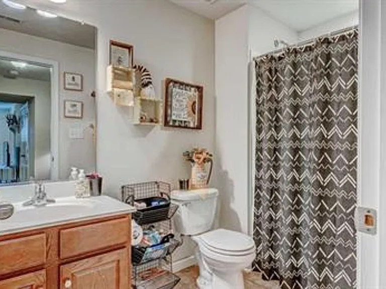 108 Auburn Dr — Photo 17