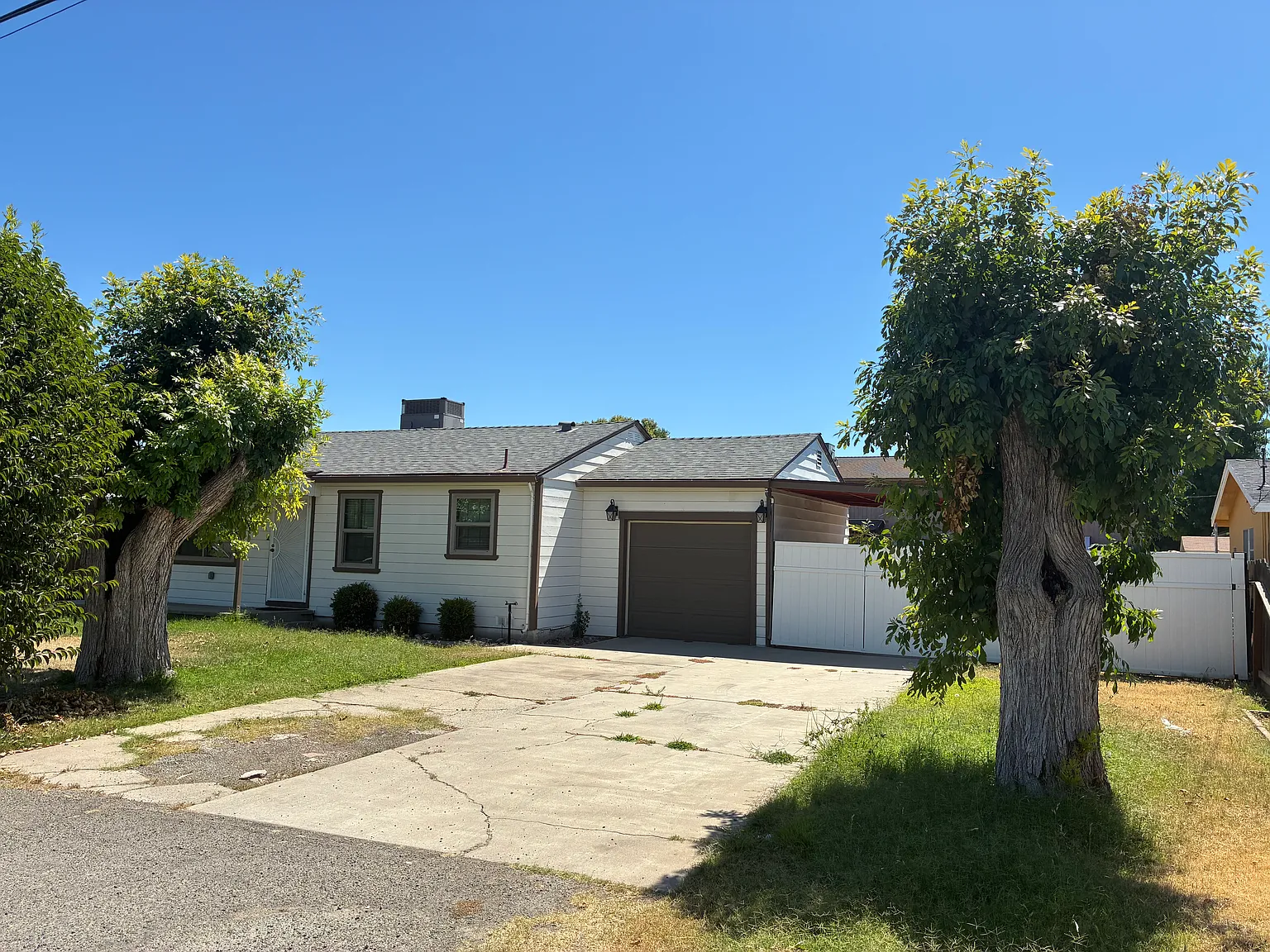 2 bed, 768 sqft, $1,800 — Photo 3
