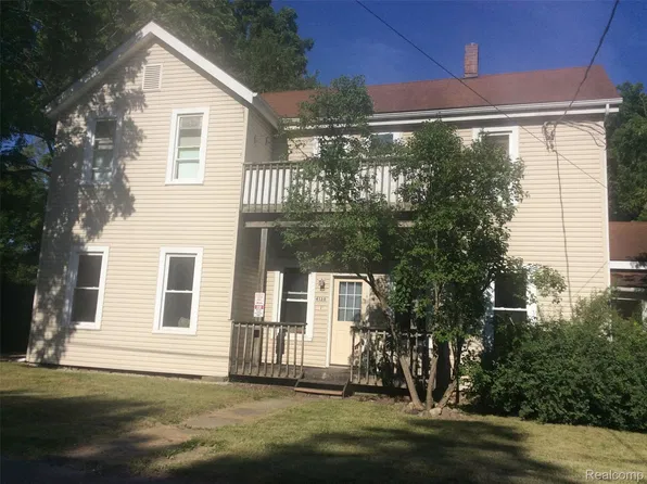 4130 Airport Rd, Waterford, MI 48329