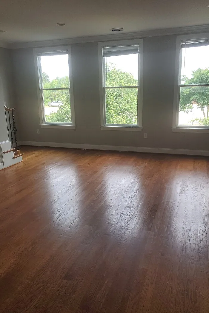 3 bed, 2.5 bath, 1600 sqft, $2,400 — Photo 2