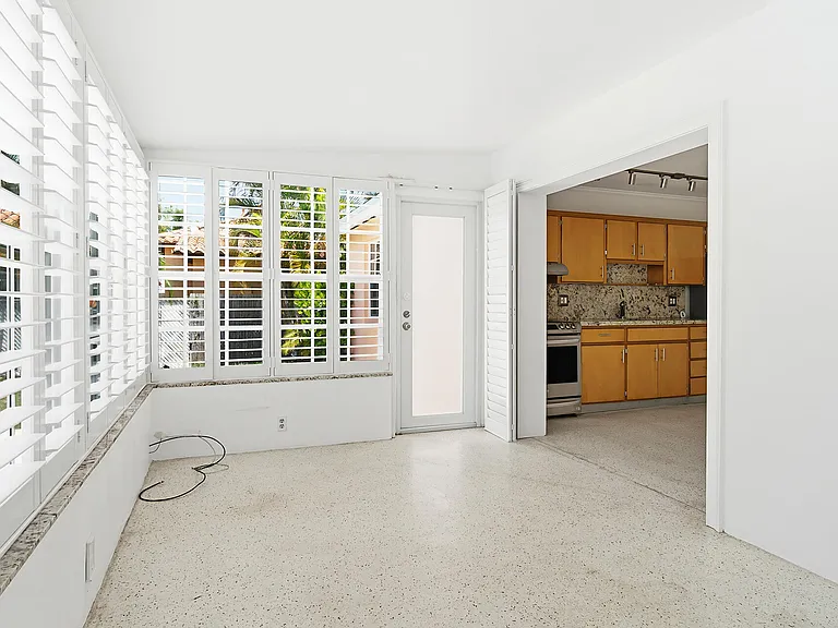 205 Rutland Blvd — Photo 13