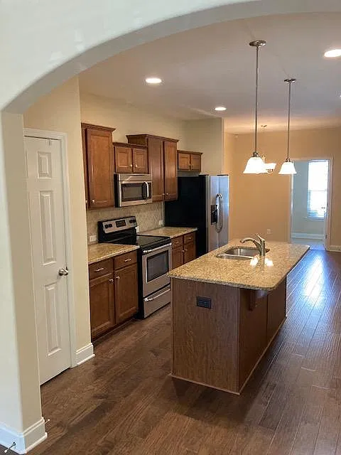 3 bed, 2.5 bath, 1684 sqft, $2,775 — Photo 3
