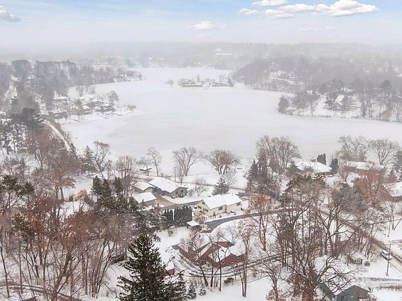 2nd image of 709 Riverside Dr N