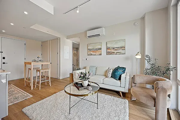 Rented by Quay Plaza LLC | media 3